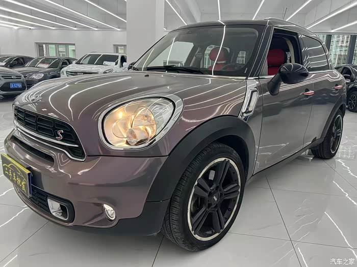 新到2016年 宝马迷你越野车 1.6t排量 自动挡 全景天