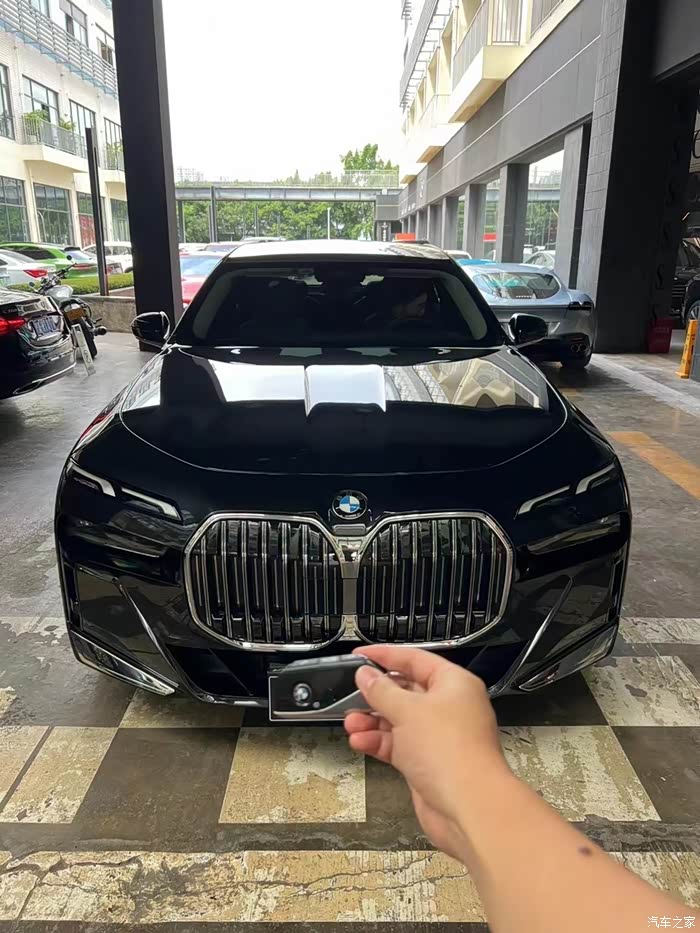 宝马7系 2023款 735li m运动套装 23年上牌,1