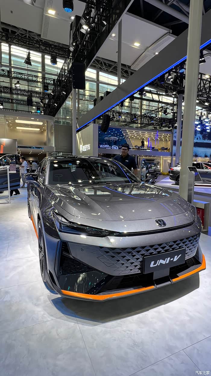 长安引力千万鉴赏官助威广州车展