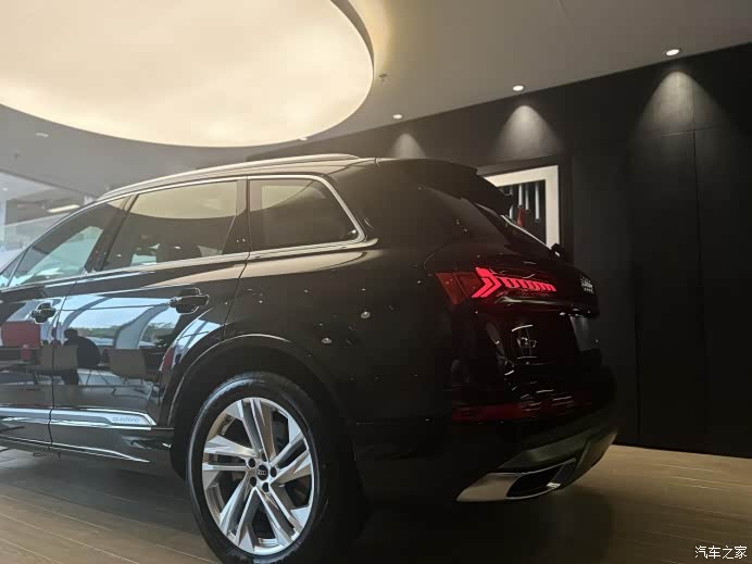 奥迪q7  大空间太诱惑