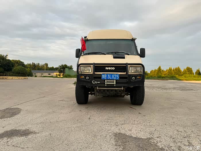 出售依维柯2045越野房车2020年上牌蓝牌7座小专客车手续