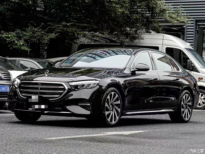 预售24年奔驰e300l时尚,新款的!7000公里!接受预定
