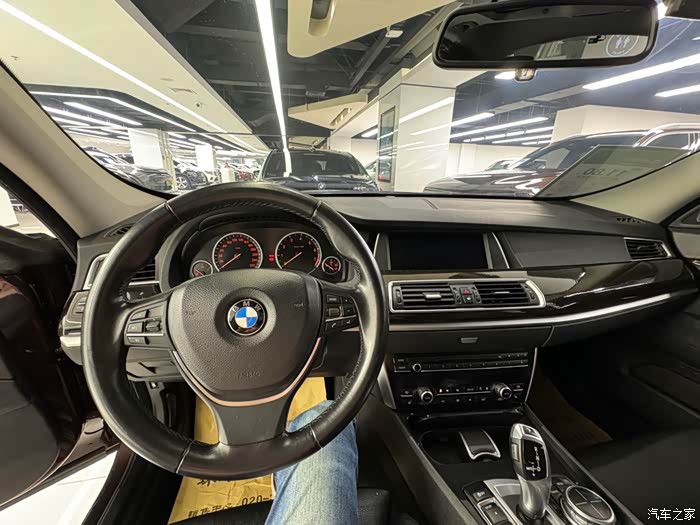 宝马535gt典雅型 红/黑 13年底上牌 10.9万公里