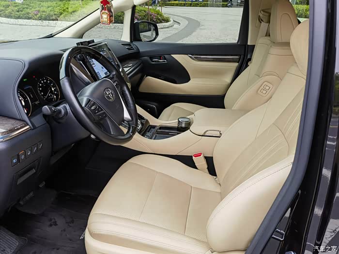 21款皇冠威尔法尊贵版黑外米内2万公里无任何瑕疵