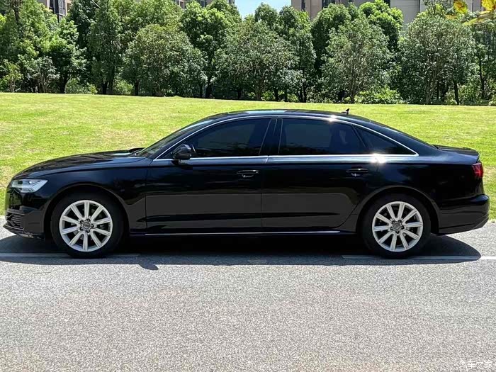 奥迪a6l 2018款 30周年型 tfsi 进取型,行驶1