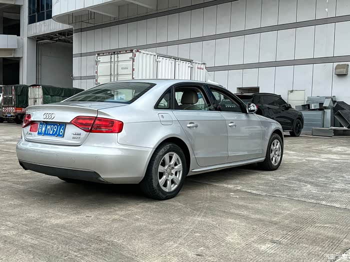 09年9月,奥迪a4,2.0t自波天窗,年审保险同步,无事故