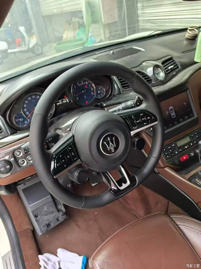 玛莎拉蒂老款总裁 gt 升级新款方向盘