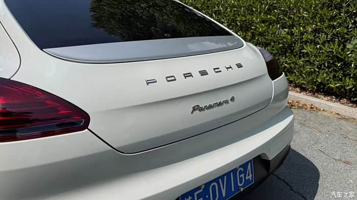 2015年行政加长版帕拉梅拉