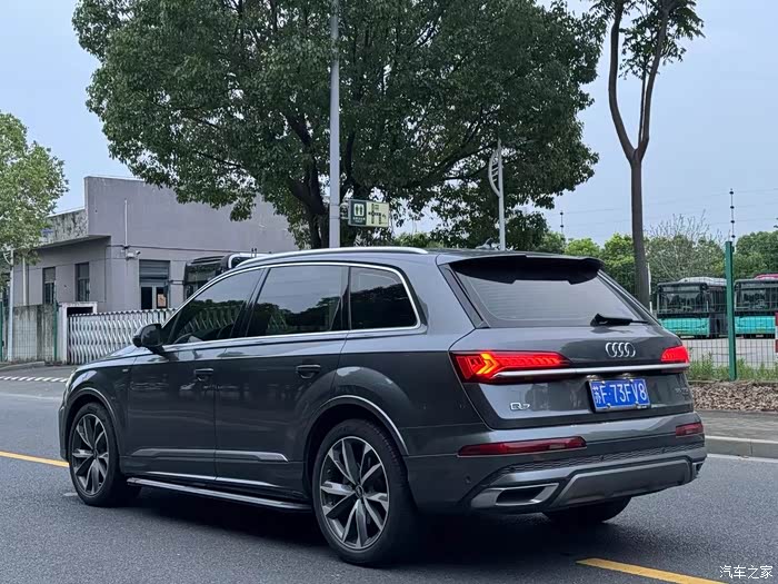 21年奥迪q7,2021款 55 tfsi quattro