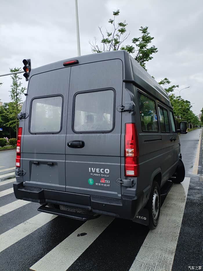 驾驶乐趣再升级体验全新依维柯得意6at自动挡