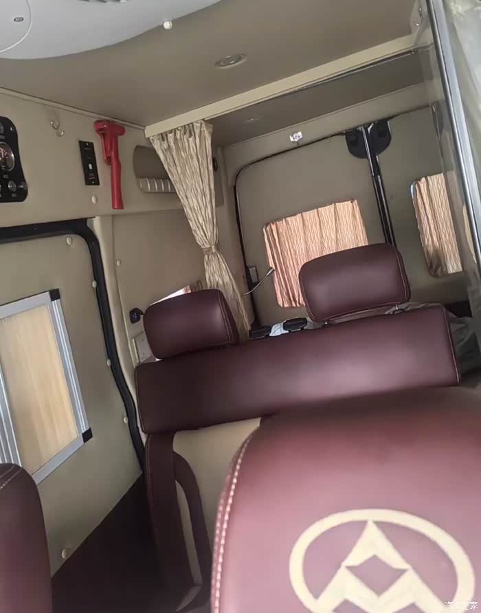 潦草的v80在高速上休息分享一下