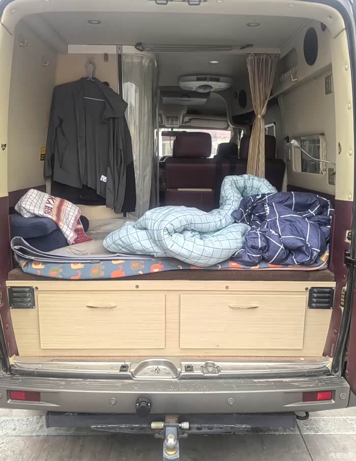 潦草的v80在高速上休息分享一下