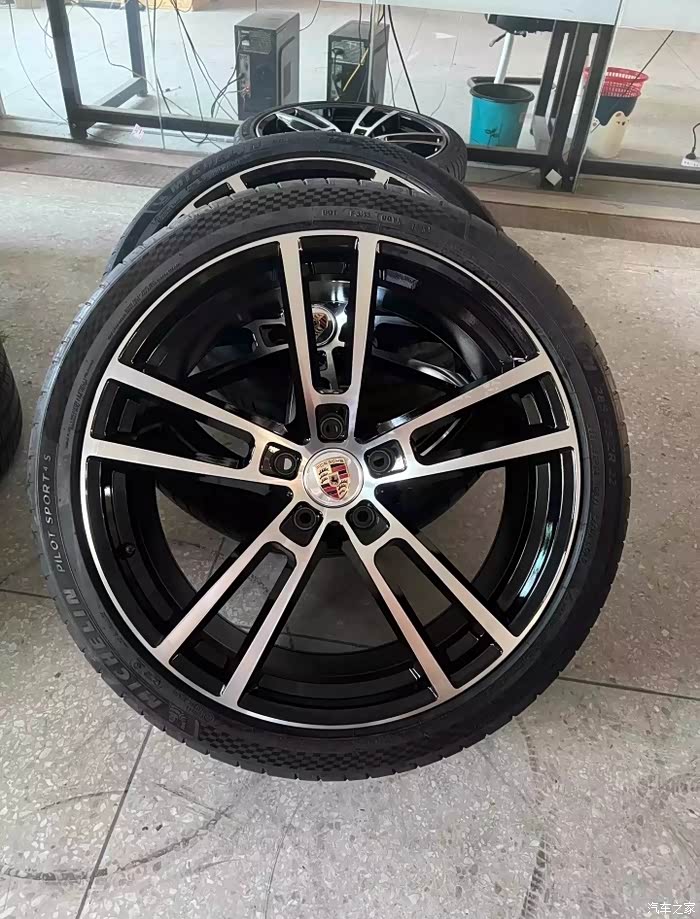 22寸保时捷卡宴轮毂轮胎,喜欢的约