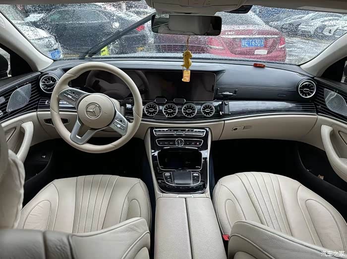 20年奔驰cls300豪华 前嘴瑕疵 轮毂 排气 包围白送