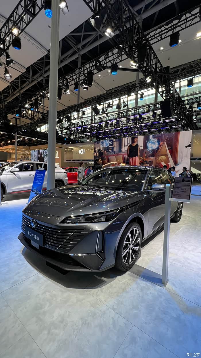 长安引力千万鉴赏官助威广州车展