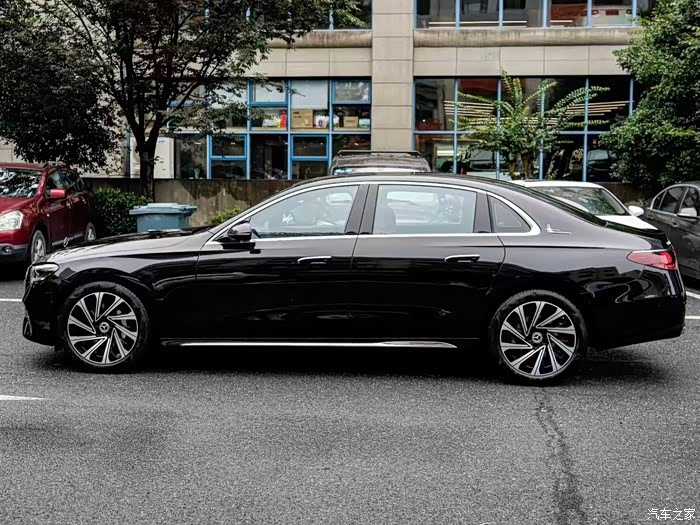 预售24年奔驰e300l时尚,新款的!7000公里!接受预定