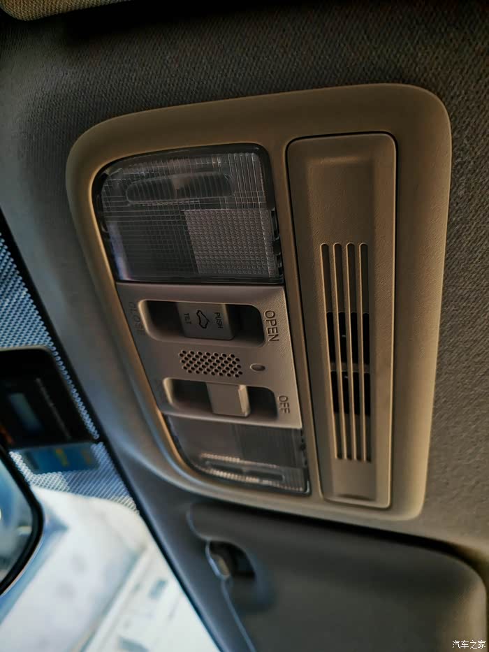 17年11月,十代思域,这个阅读灯面板怎么就发黄了