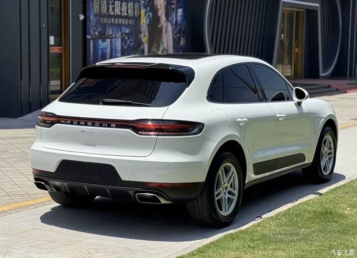 出一台保时捷macan ,21款 ,2022.1上牌 ,3.