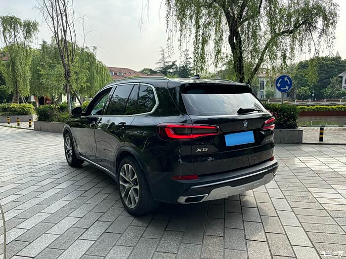 出/宝马x5(进口) 2021款 x5 改款 xdrive3