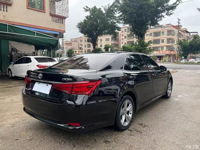 丰田皇冠15款2.5l智享天窗版17年6月上牌,一手车全程行