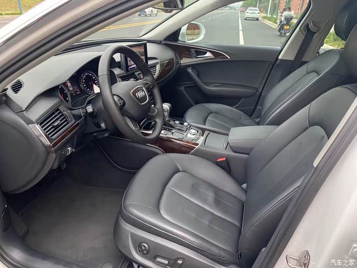 2015年上牌奥迪a6l,绝版2.5v6自吸,桃木内饰,前后