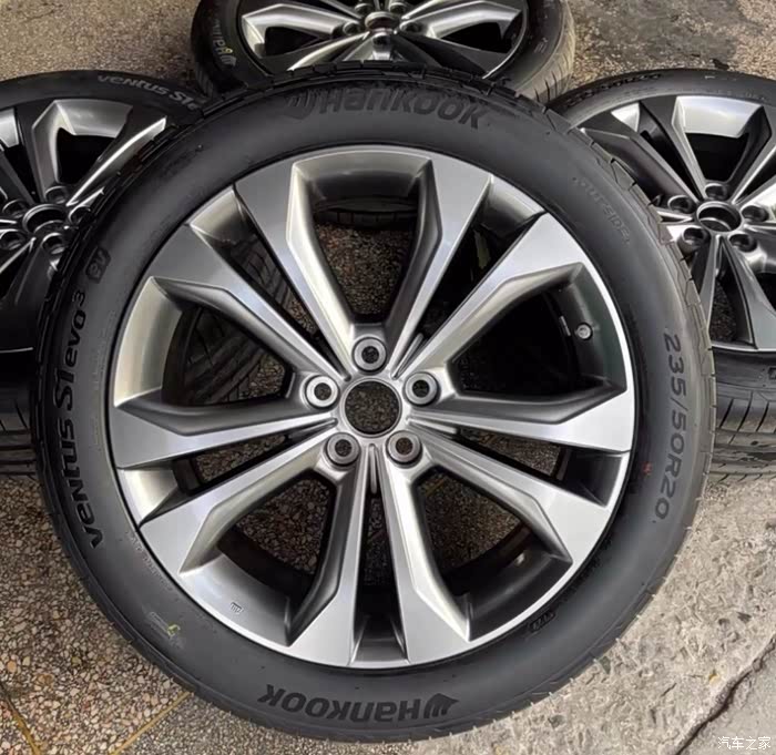 20寸丰田塞纳轮毂轮胎一套,有意向的来