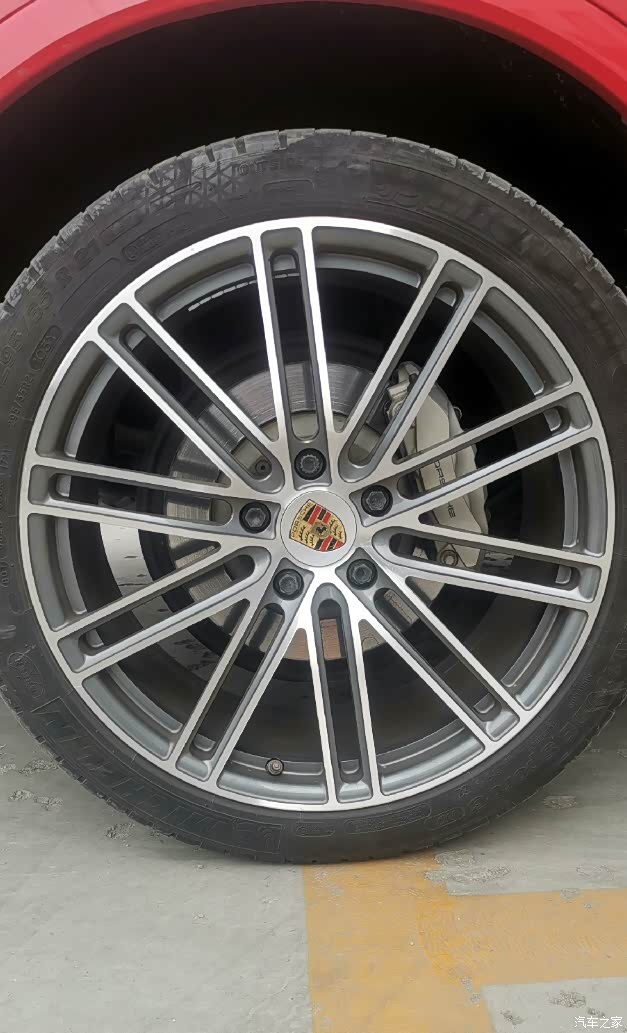 保时捷卡宴轮毂轮胎闲置一套 喜欢的看过来