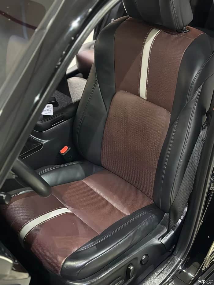 一手用车2018年2月上牌 一汽丰田十四代皇冠2.0t运动版