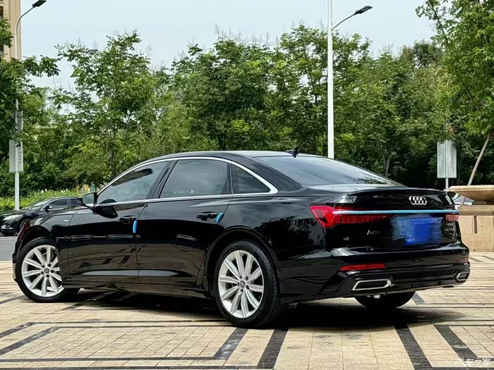 到店21年45动感奥迪a6l,实表5万公里,全车只有一处补漆