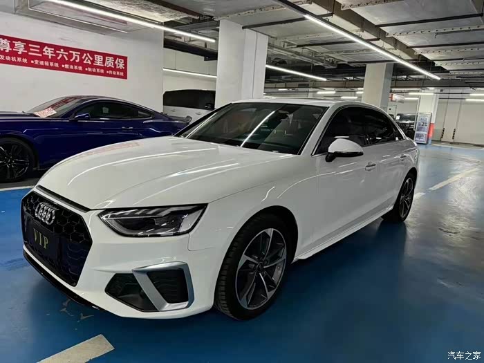 新到23年奥迪a4l 自动2.0t高配,白***内,全景天窗