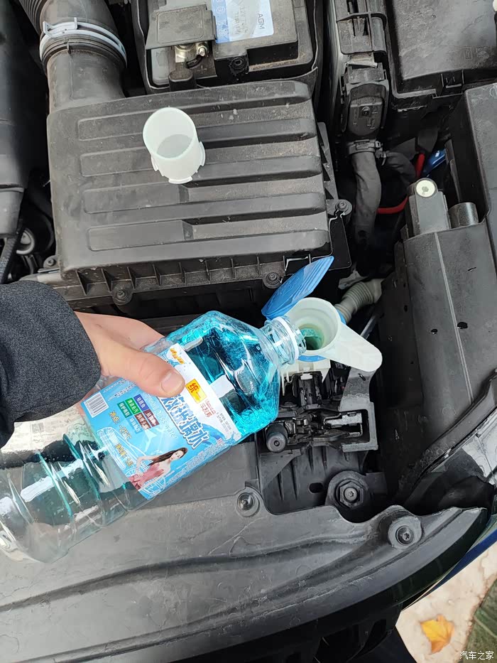 天冷了,该换防冻玻璃水了.