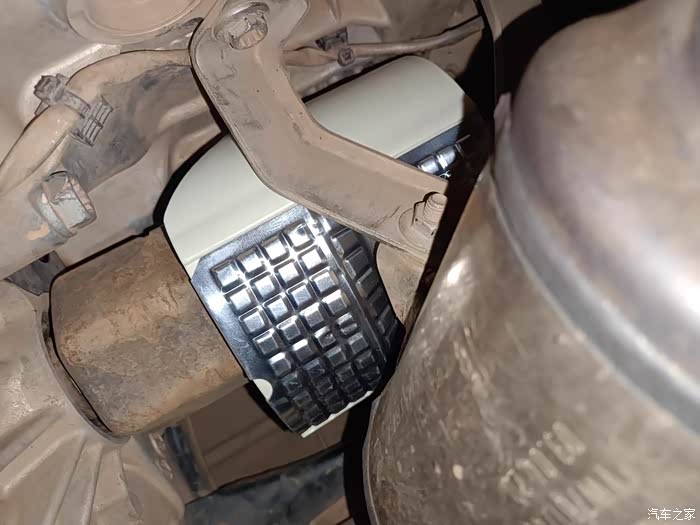 大家有给车半轴装这个隔热瓦吗?听说三元催化器的高温会把半轴球