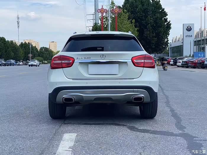 新到14年年底,奔驰gla200自动双天窗,1.6t车况原版