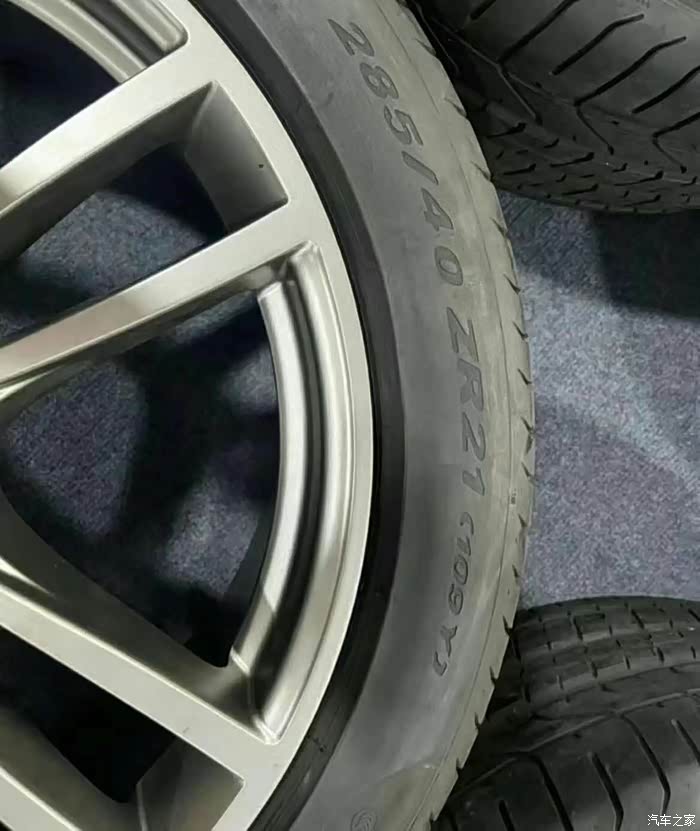 保时捷卡宴原厂轮毂轮胎