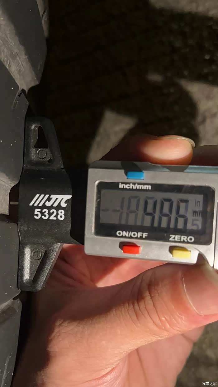 8mm,后轮3.8mm,两年出头开了6.8万公里,需