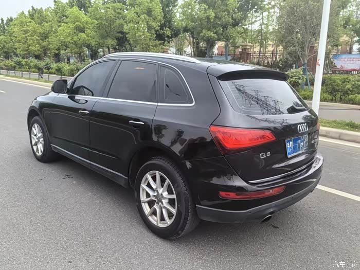 最新到店:16年上牌奥迪q5,自动挡2.0t高配,电动座椅