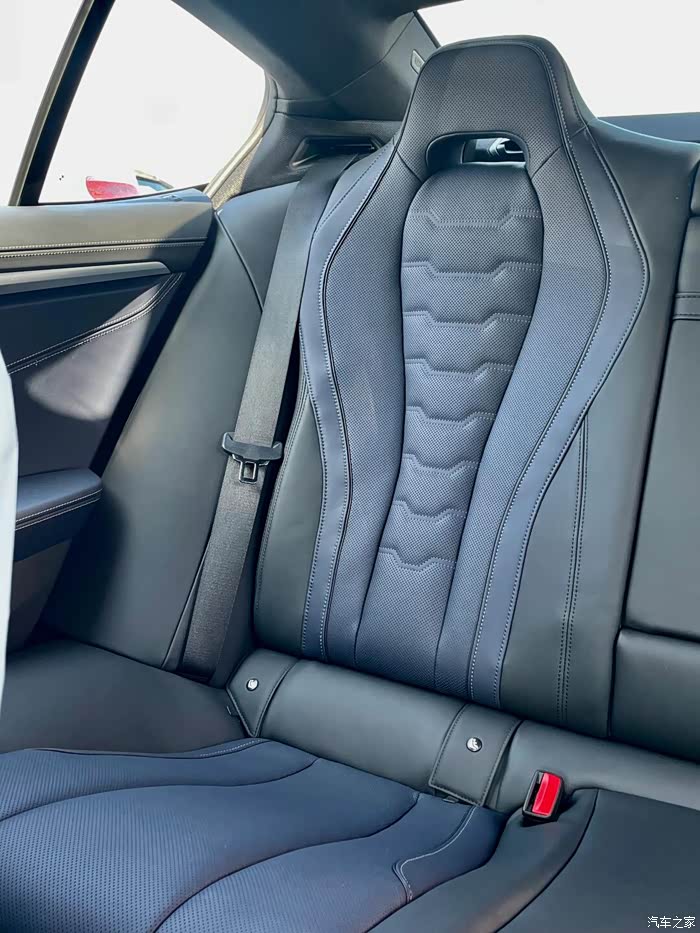 840i四门四驱摩天灰暗夜蓝内饰现车供应