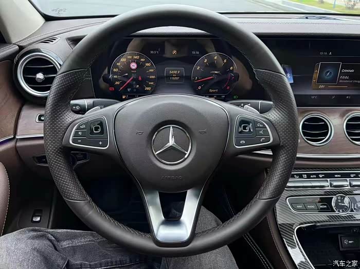 2017年梅赛德斯·奔驰e320l 3.0t 四驱v6 s级