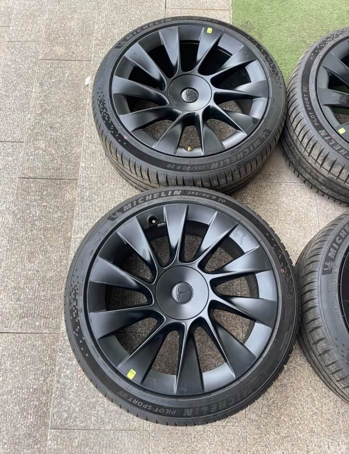 20寸特斯拉model y原厂轮毂轮胎,喜欢的看过来