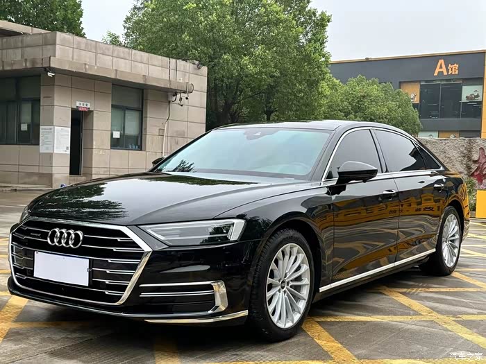 到店 21年奥迪a8l 50舒适 原版原漆一手 4.8万公里