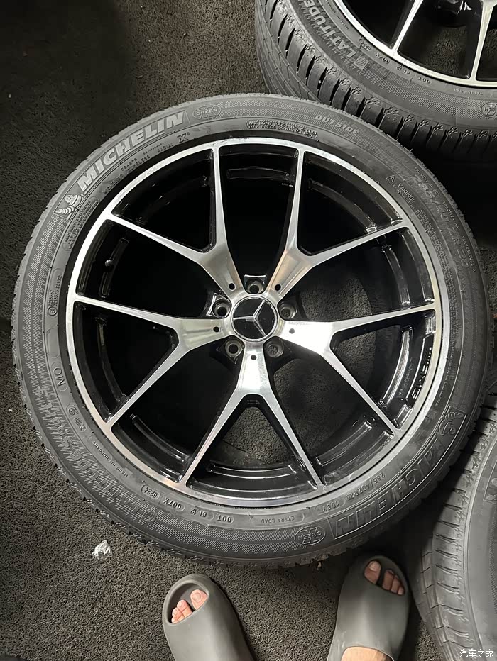 奔驰glc原厂amg轮毂带胎一套 一套四个完好无损,上车效果