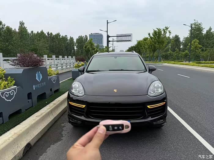 16年保时捷卡宴gts