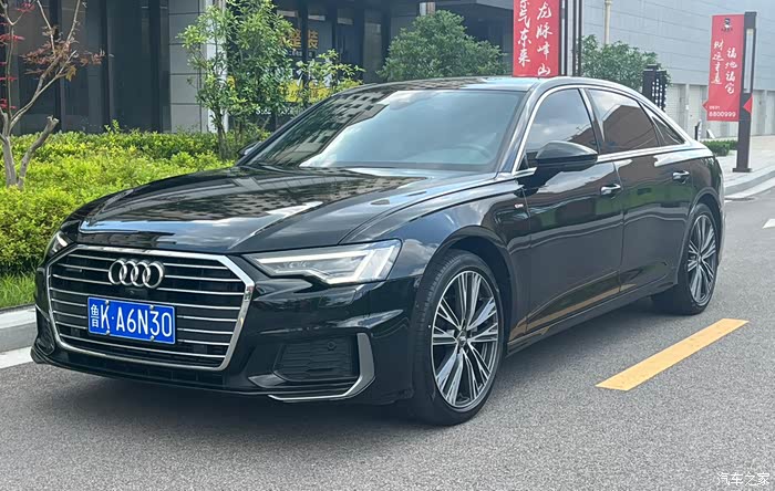 出20年四驱甄选奥迪a6l.3万公里 ,半件划痕补漆,一手车