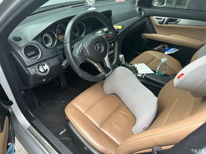 出12年8月奔驰c200旅行版