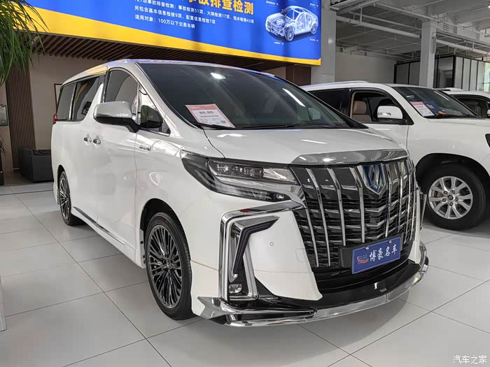 丰田埃尔法 2.5混动 尊贵版 2022年8月上牌 2.6万