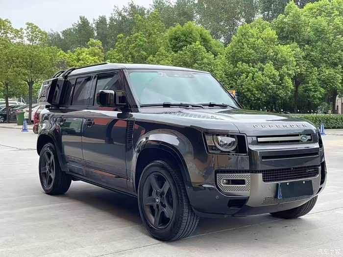 新到23年23款路虎卫士110 hse版,安全行驶1.8万公