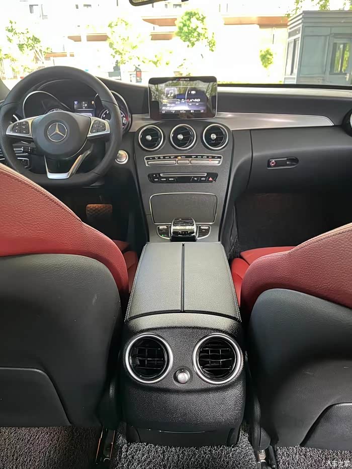 最新到店17年上牌奔驰c200九速2.0t,车况精品,公里数