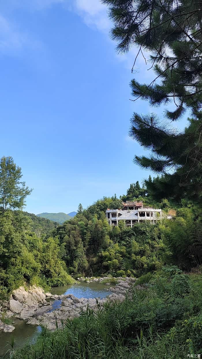 周未带着漳州的女朋友从深圳出发回家,沿途蓝天白天风景无限美.