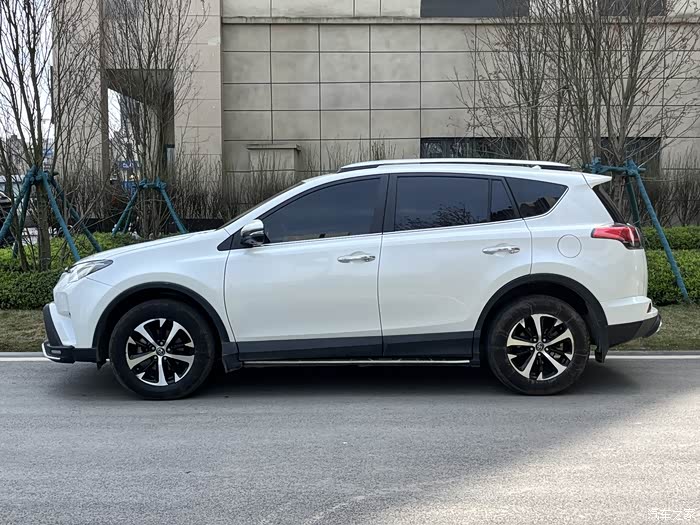 丰田 rav4荣放 2016款 2.0l cvt两驱风尚版