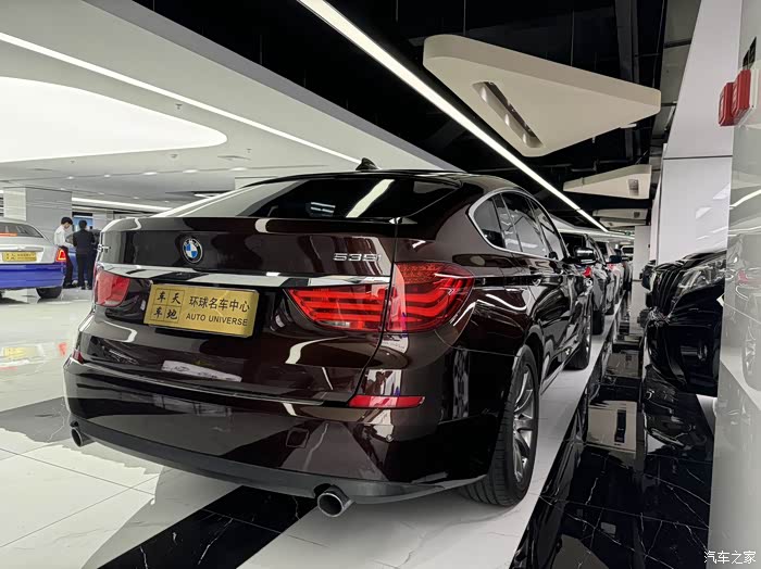 宝马535gt典雅型 红/黑 13年底上牌 10.9万公里